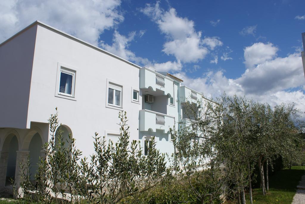 Apartments Toka Petrcane Luaran gambar